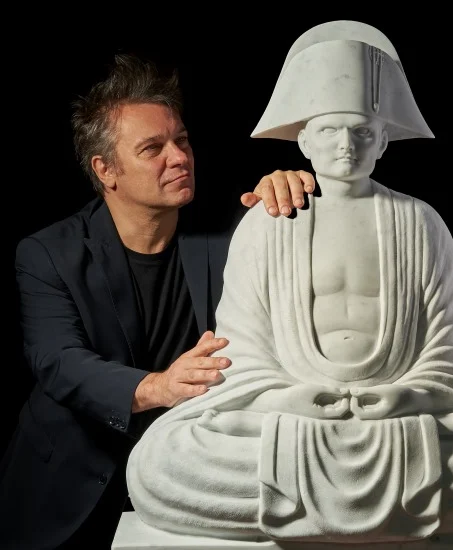 L’umanità vista dagli alieni: l’arte di Max Papeschi fa riflettere