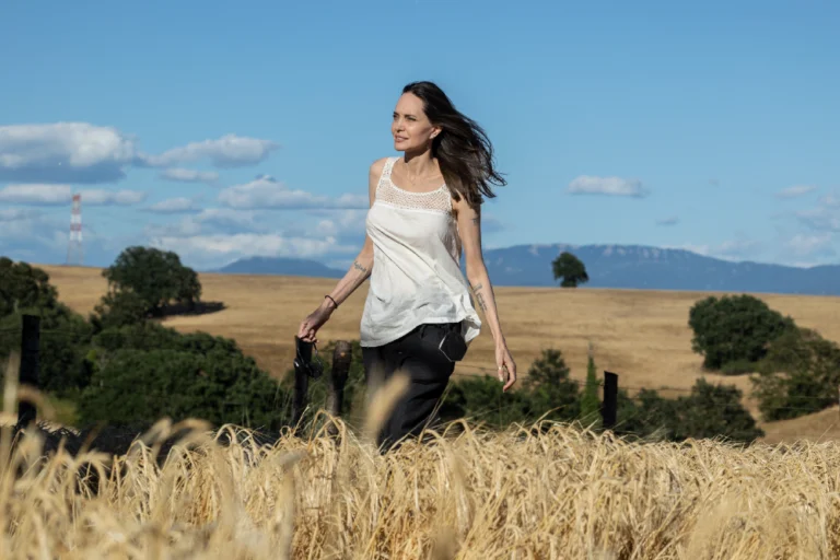 Angelina Jolie: «Il film con Baricco? L’ho convinto con un piatto di spaghetti»