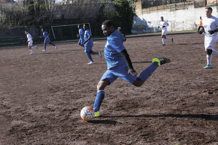 Liberi Nantes, il mondo intero in un campo da calcio