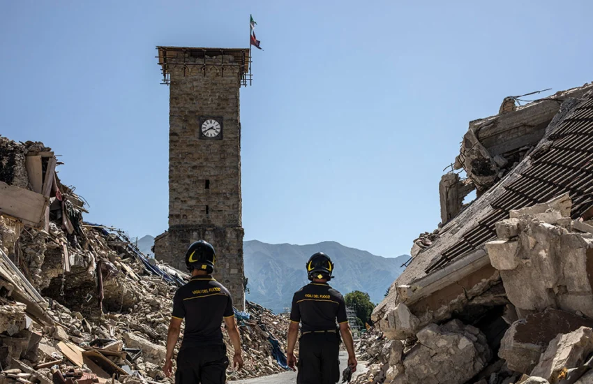 Più credito alle divise, meno ai partiti politici