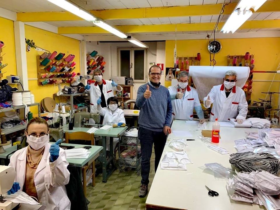 Una sartoria di mascherine a Gaeta