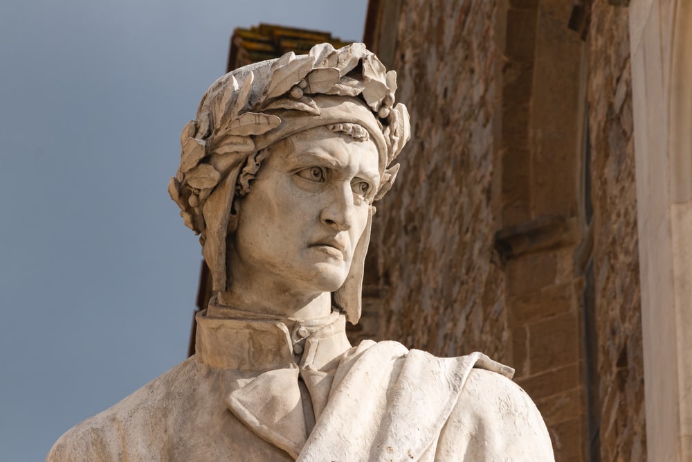 statua di Dante Alighieri
