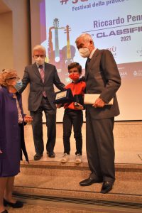 50&Più Milano, il Presidente Carlo Sangalli premia il più giovane dei concorrenti di #SuonoPerchè
