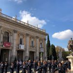 Le lavoratrici dell'ex Alitalia che protestano a Piazza del Campidoglio