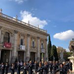 Le lavoratrici dell'ex Alitalia che protestano a Piazza del Campidoglio