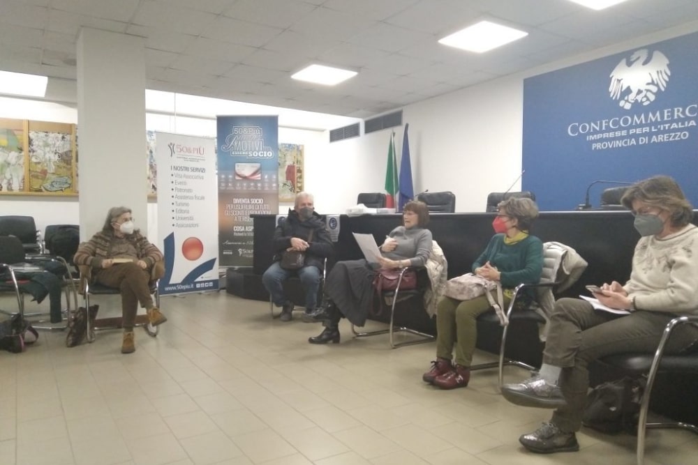 I partecipanti dell'incontro organizzato da 50&Più Arezzo sul tema Cibo e letteratura