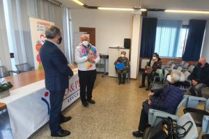 Consegna della donazione a favore dell'associazione Cuori e mani aperte da parte di 50&Più Lecce