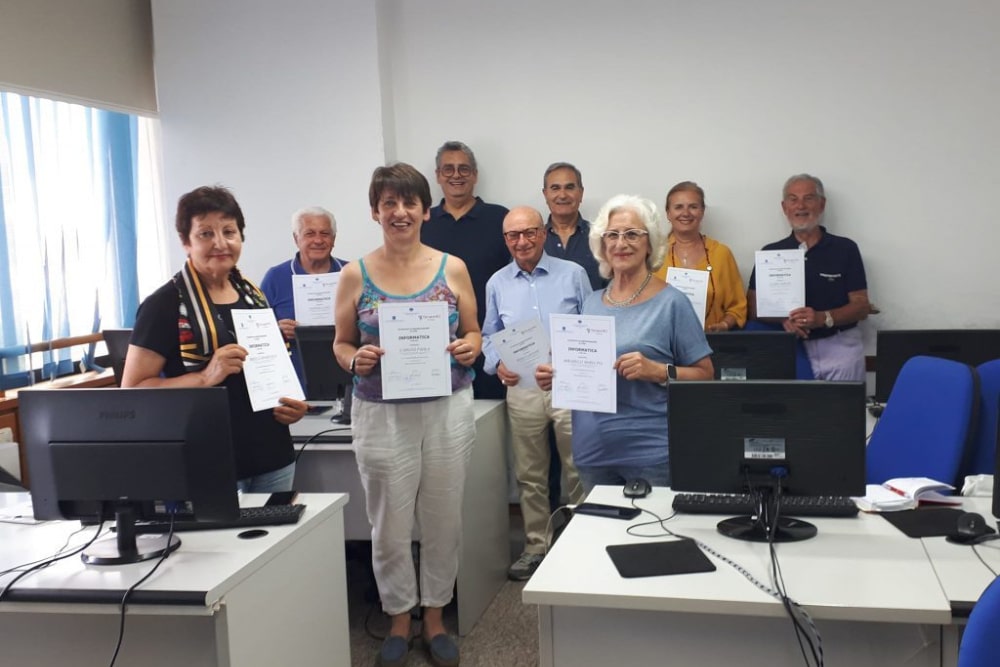 50&Più Lecce la consegna dei diplomi al corso di informatica