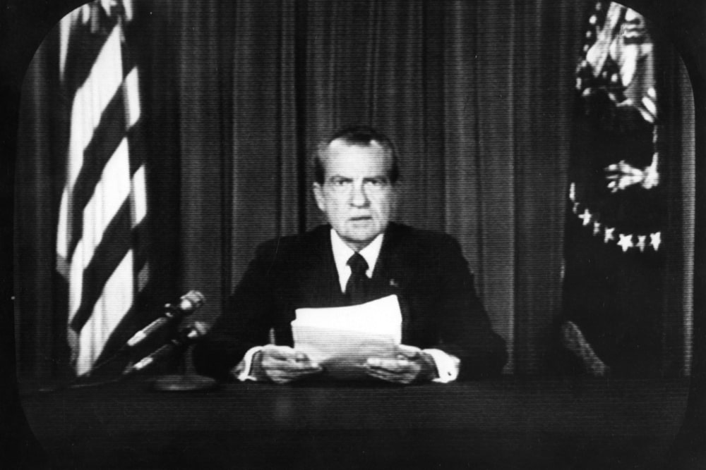 Il presidente Richard Nixon rassegna le dimissioni in diretta TV