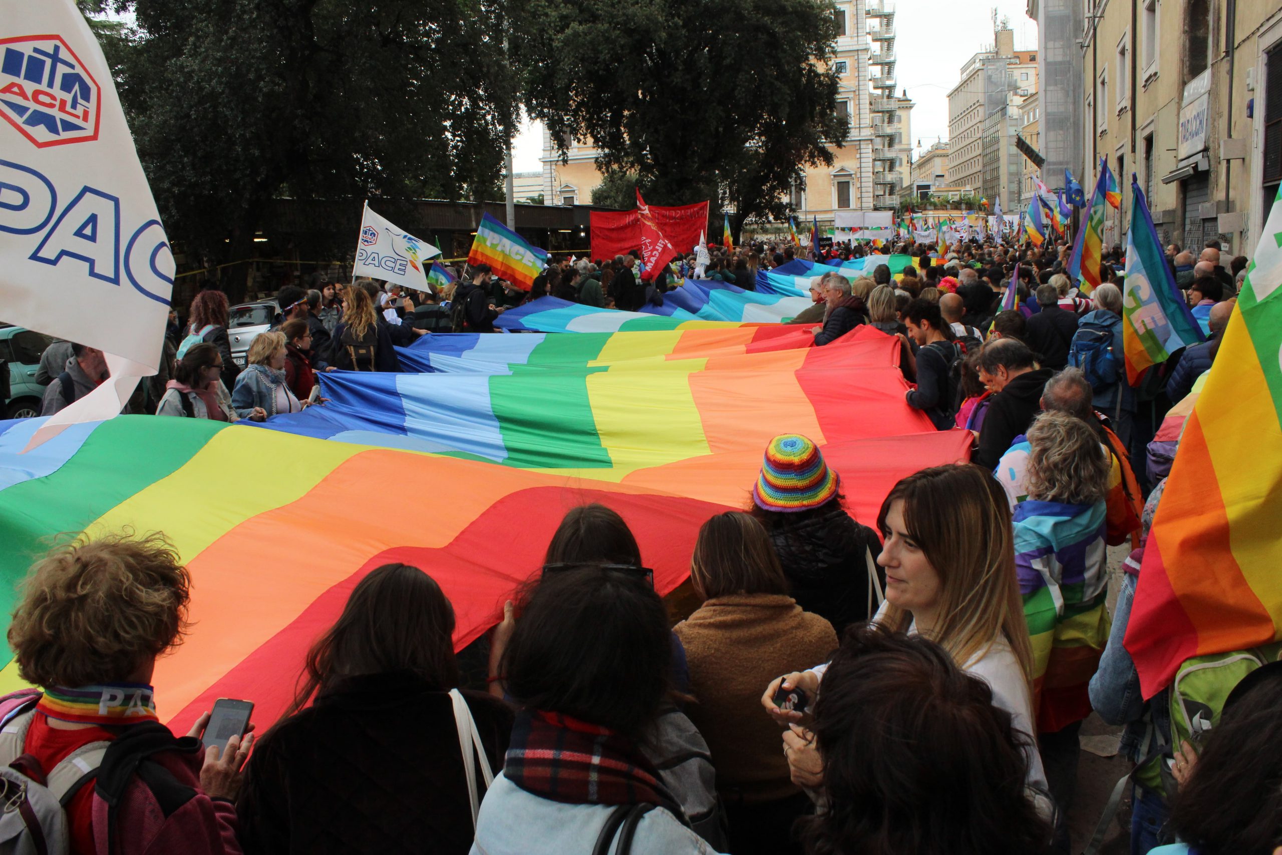 Alcuni scatti della manifestazione per la pace a Roma