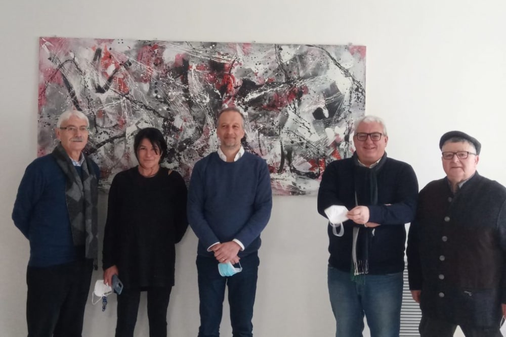 50&Più Udine ha organizzato la consegna del dipinto di Ivana Burrello per l'accoglienza dei profughi ucraini