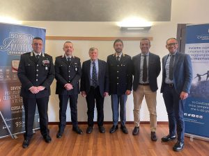 I relatori delle forze dell'ordine interventi al Convegno Occhio alle truffe con i prsidetni di 50&Più Pisa e Confcommercio Pisa