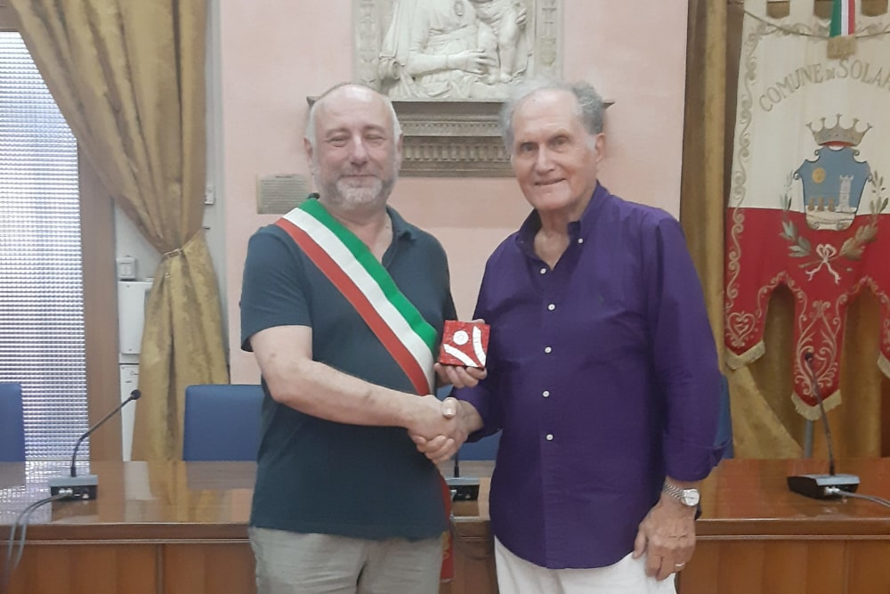 50&Più Ravenna consegna 20.000 euro al sindaco di Solarolo per supportare la casa di riposo colpita dall'alluvione