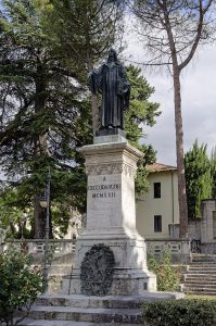 Statua di Cecco d'Ascoli