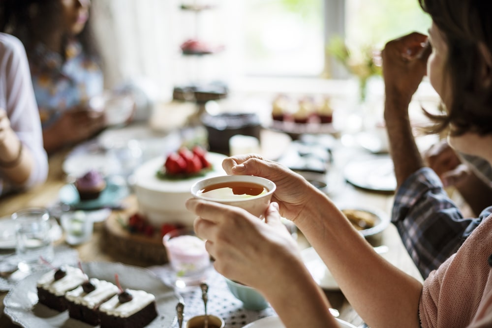 Si può dialogare sulla morte? A giudicare dal successo dei Death Cafe la risposta è sì, purché a tavola non manchino tè e pasticcini.