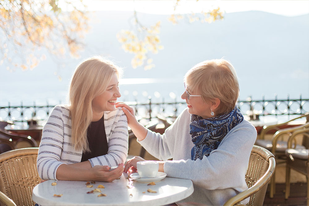 Due donne che conversano