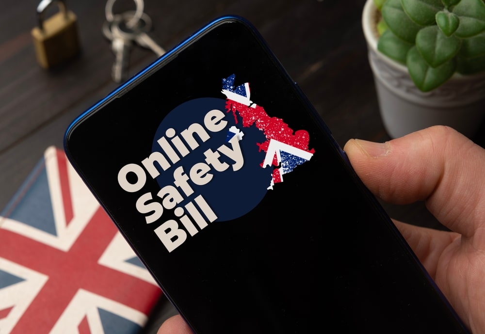 L'Online safety bill dovrebbe aumentare la sicurezza online, proteggere i minori e contrastare il potere delle grandi piattaforme.
