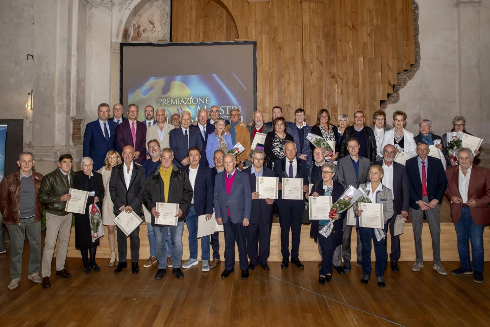 Il 22 ottobre 50&Più Cuneo ha premiato con le Aquile i 38 Maestri del Commercio della provincia nell’auditorium 