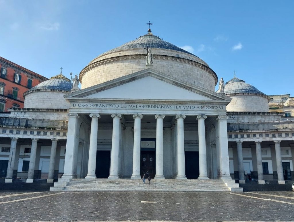Il 4 novembre 50&Più Napoli ha dedicato una messa in ricordo dei soci defunti alla Basilica San Francesco da Paola.