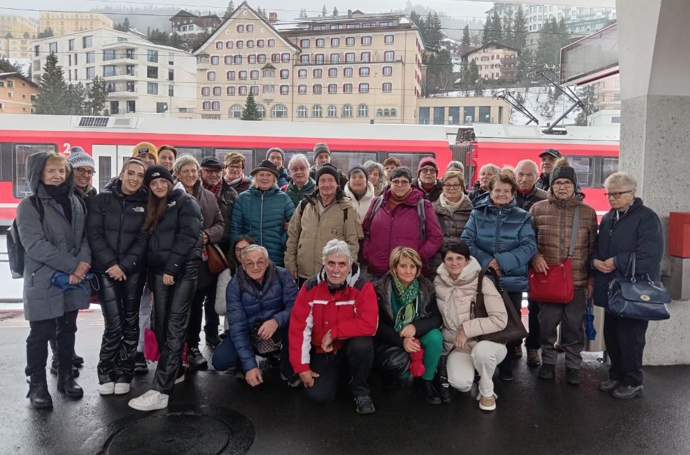 il gruppo di 50&Più Trento in gita col trenino del Bernina