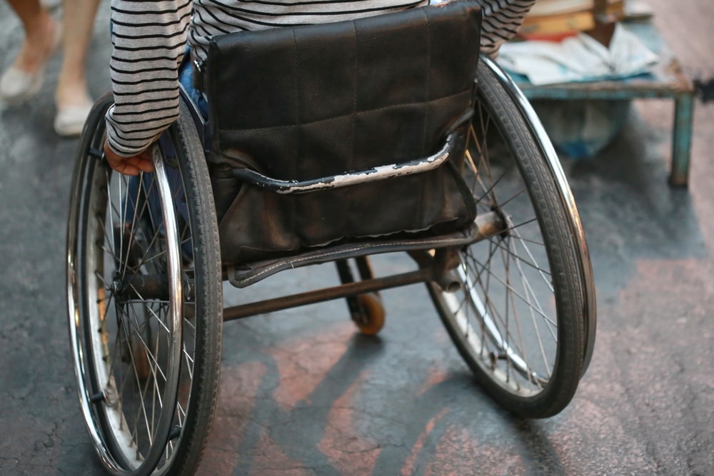 Precarietà economica, ma anche isolamento relazionale e servizi inadeguati, la condizione di disabilità spesso si accompagna a quella di povertà in Italia.