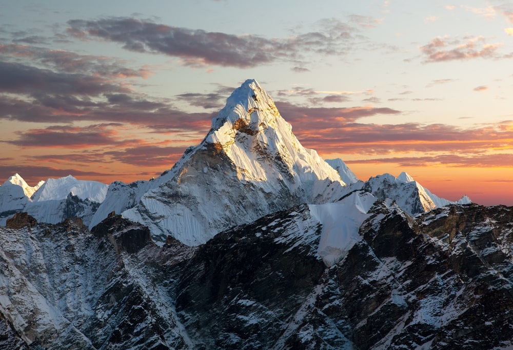 Proprio su una delle cime più alte del pianeta si apre il World Social Forum, a Kathmandu, per parlare di montagna e cambiamento climatico.