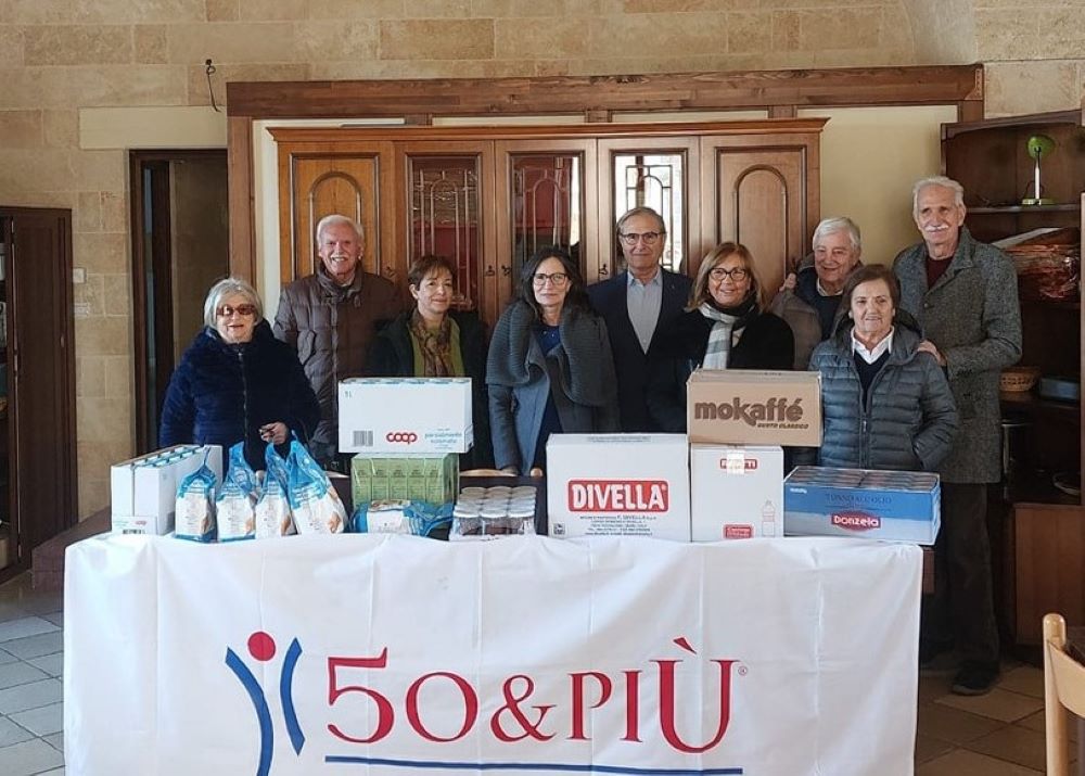 50&Più Lecce donazione all'Isms Le sorgenti di beni alimentari