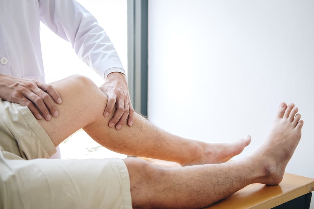 La Società italiana di Ortopedia e Traumatologia elenca e smentisce i 10 miti da sfatare più diffusi: dal “gomito del tennista” alle “gambe a X”.