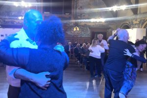L'orchestra Gigio Valentino ha regalato una serata di ballo liscio ai partecipanti della Settimana della Creatività 2024