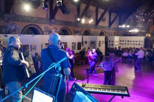 L'orchestra Gigio Valentino ha regalato una serata di ballo liscio ai partecipanti della Settimana della Creatività 2024