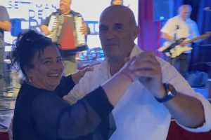 L'orchestra Gigio Valentino ha regalato una serata di ballo liscio ai partecipanti della Settimana della Creatività 2024