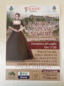 Locandino dell'evento di 50&Più L'Aquila la moda a spasso nei tempi