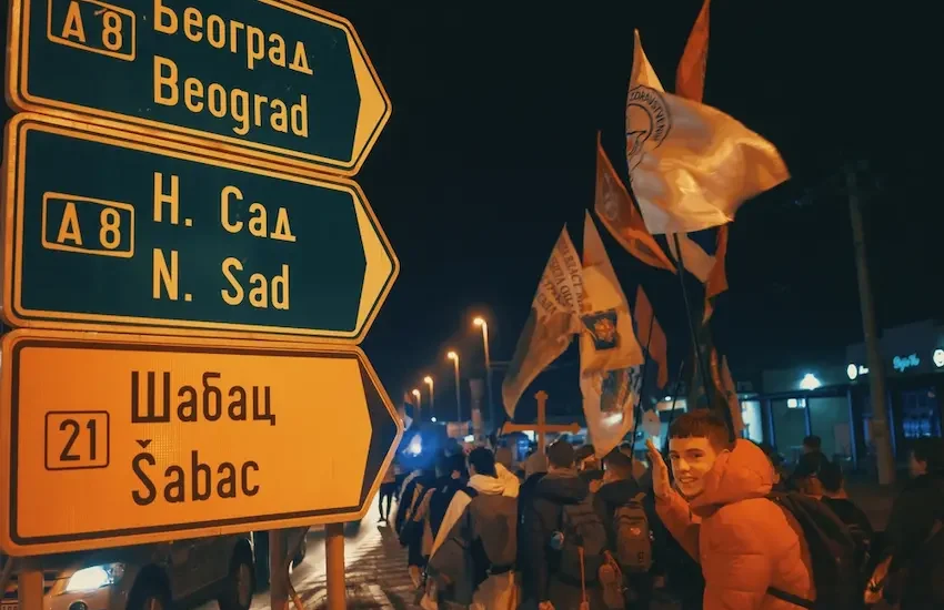 Serbia, il trionfo degli studenti: maggioranza assoluta e tramonto per Vučić