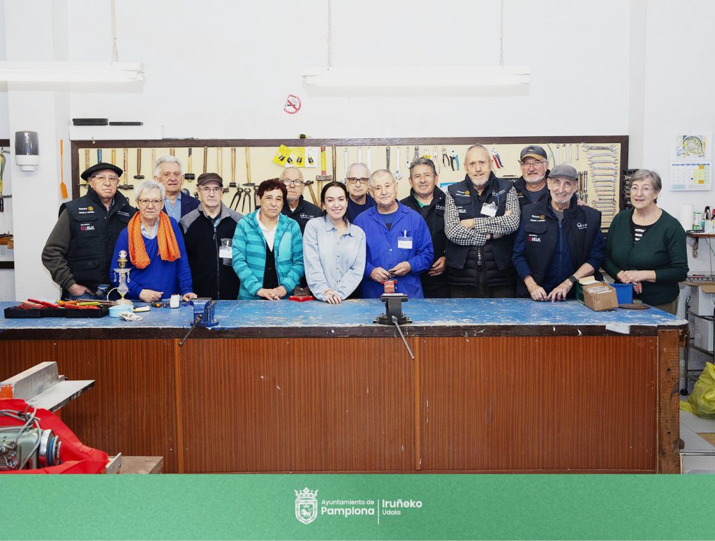 I pensionati volontari di Pamplona non stanno con le mani in mano