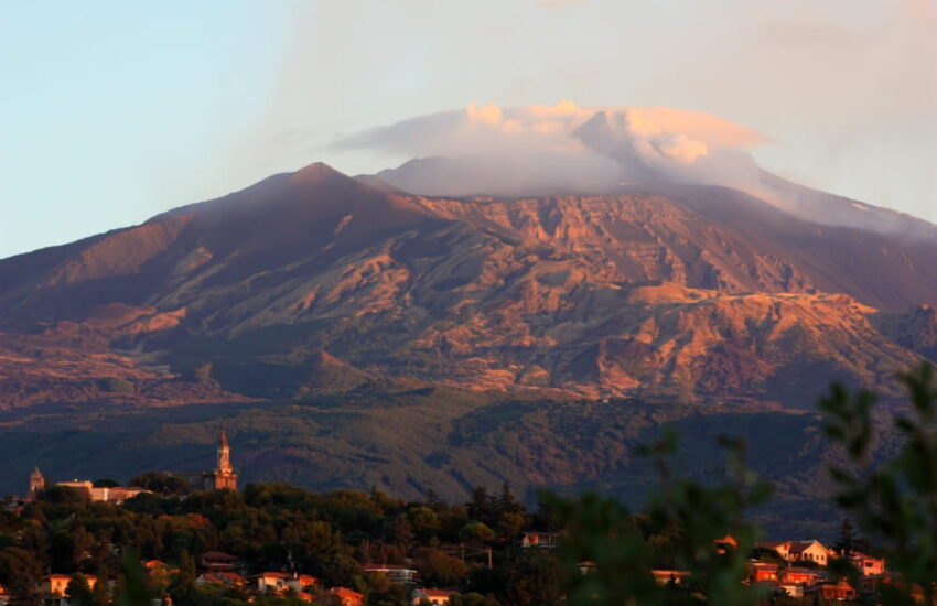 L’Etna ferma i voli a Catania: storia e impatto delle eruzioni più memorabili