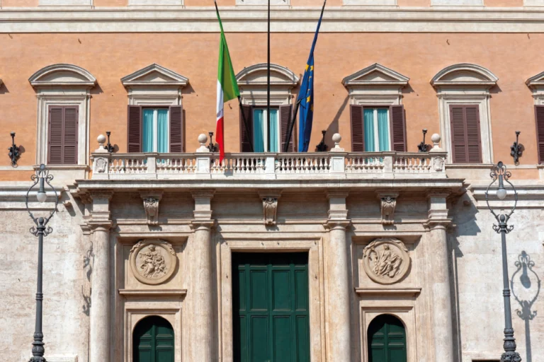 L’architrave della Repubblica: radici costituzionali e sfide del futuro