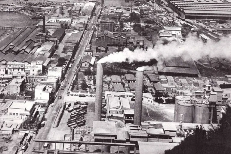 L’Italia delle fabbriche perdute e rinate