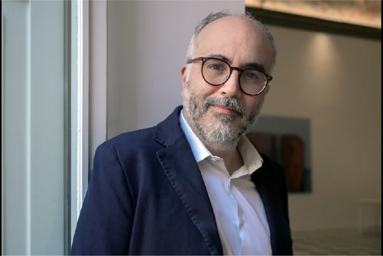 Christian Raimo: «Nel mio romanzo scompongo la vita di mio padre come il Technicolor faceva con la luce»