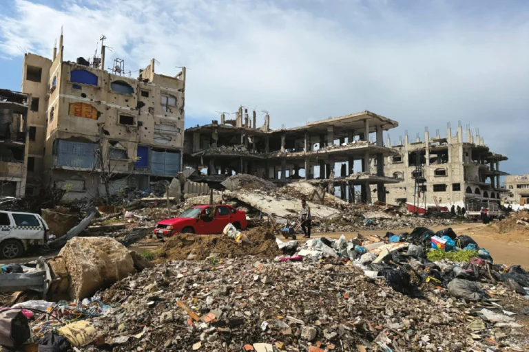 Voci da Gaza: «È durissima non poter fare niente davanti a un bambino che ha fame»