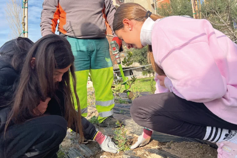 Semi di futuro, tra i padiglioni di Testaccio e le radici di Scampia