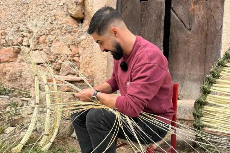 L’arte dell’intreccio passa da Cerisano: la scommessa di Andrea fa rivivere le tradizioni