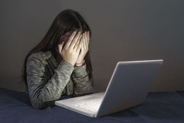 Contro bullismo e cyberbullismo, informazione e formazione. L’intervista a Fare X Bene Onlus