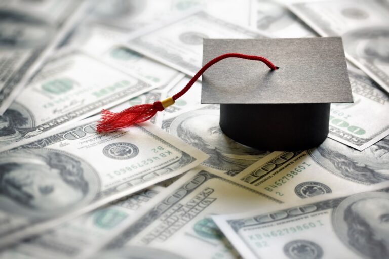 A 93 anni dona 1 miliardo di dollari all’Università del Bronx