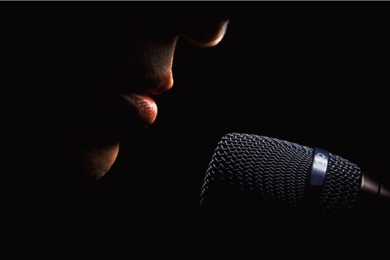 ASMR, l’effetto rilassante dei video “da ascoltare” apprezzati anche dagli over