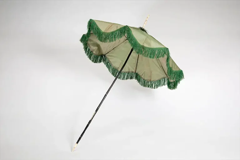 Non chiamateli accessori a Rancate, in mostra le “follie” della moda borghese