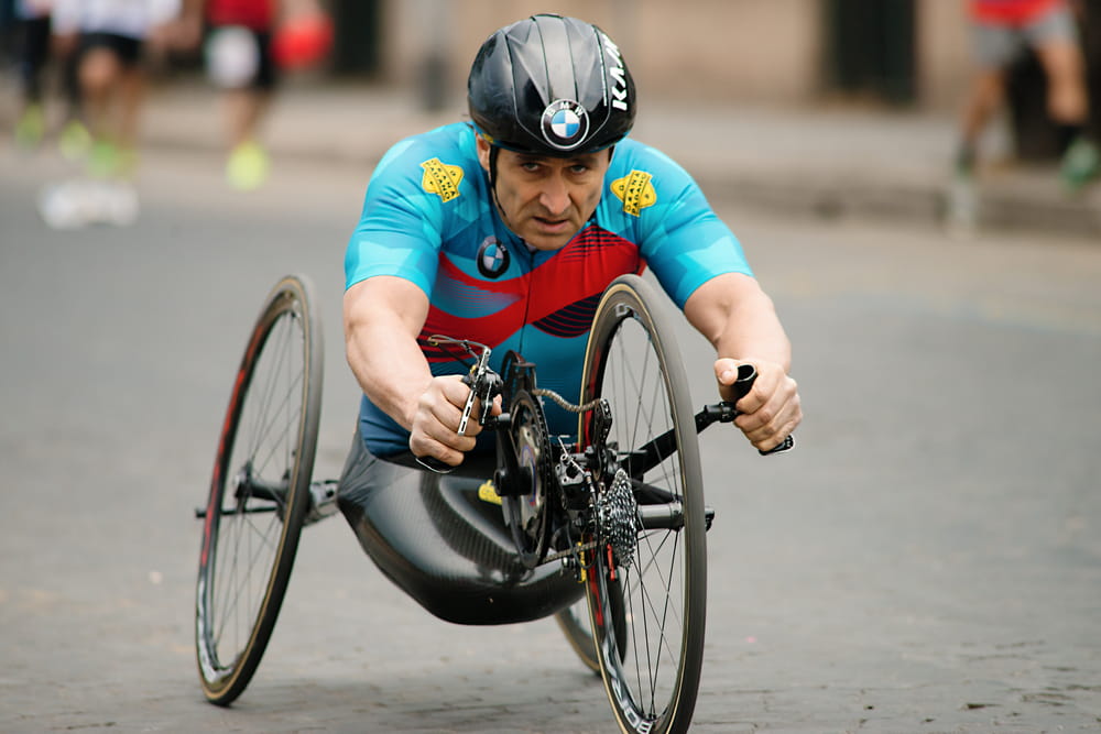 Addio ad Alex Zanardi, il campione dell’impossibile