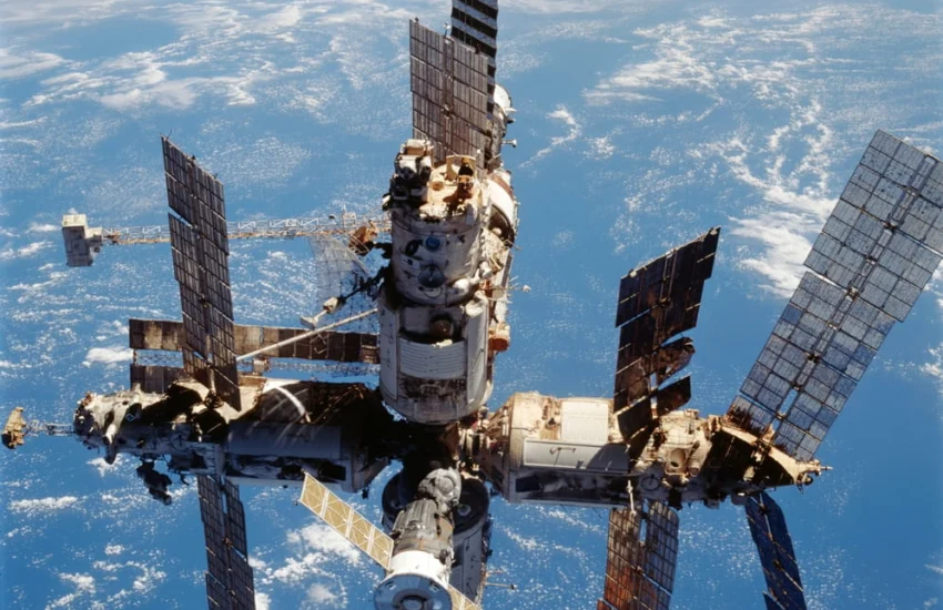 Addio alla stazione spaziale Mir, primo esempio di ‘disgelo’