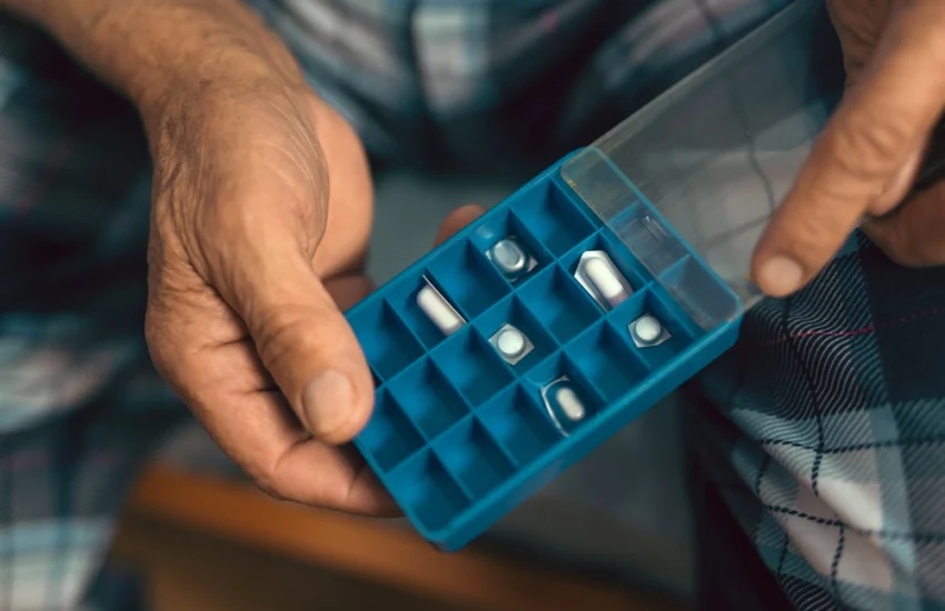 Ageismo farmaceutico: farmaci testati sui giovani ma somministrati agli anziani