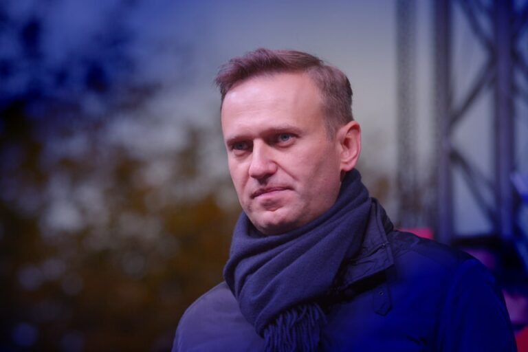 Cordoglio e sospetti nel mondo per la morte in carcere di Alexei Navalny