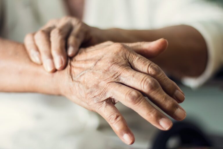 AlphaDBS, il primo “pacemaker” per controllare il Parkinson